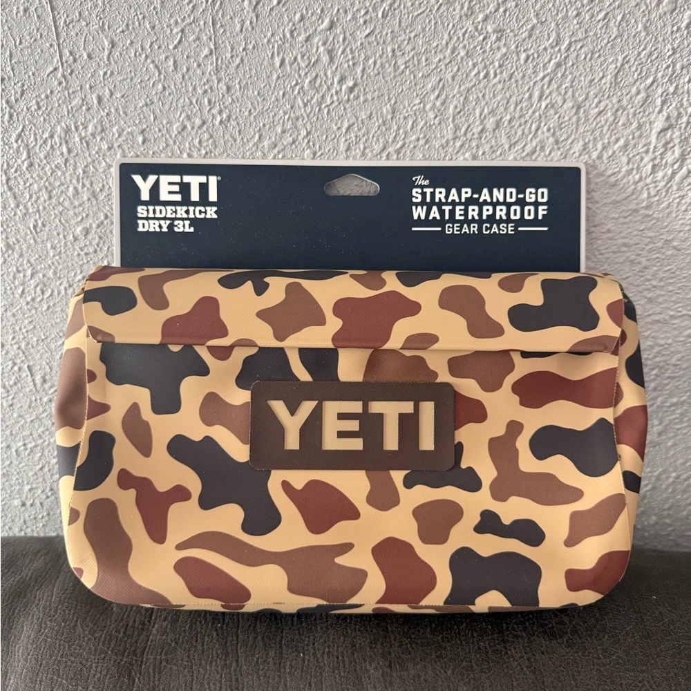 Yeti camo carryall size 3L